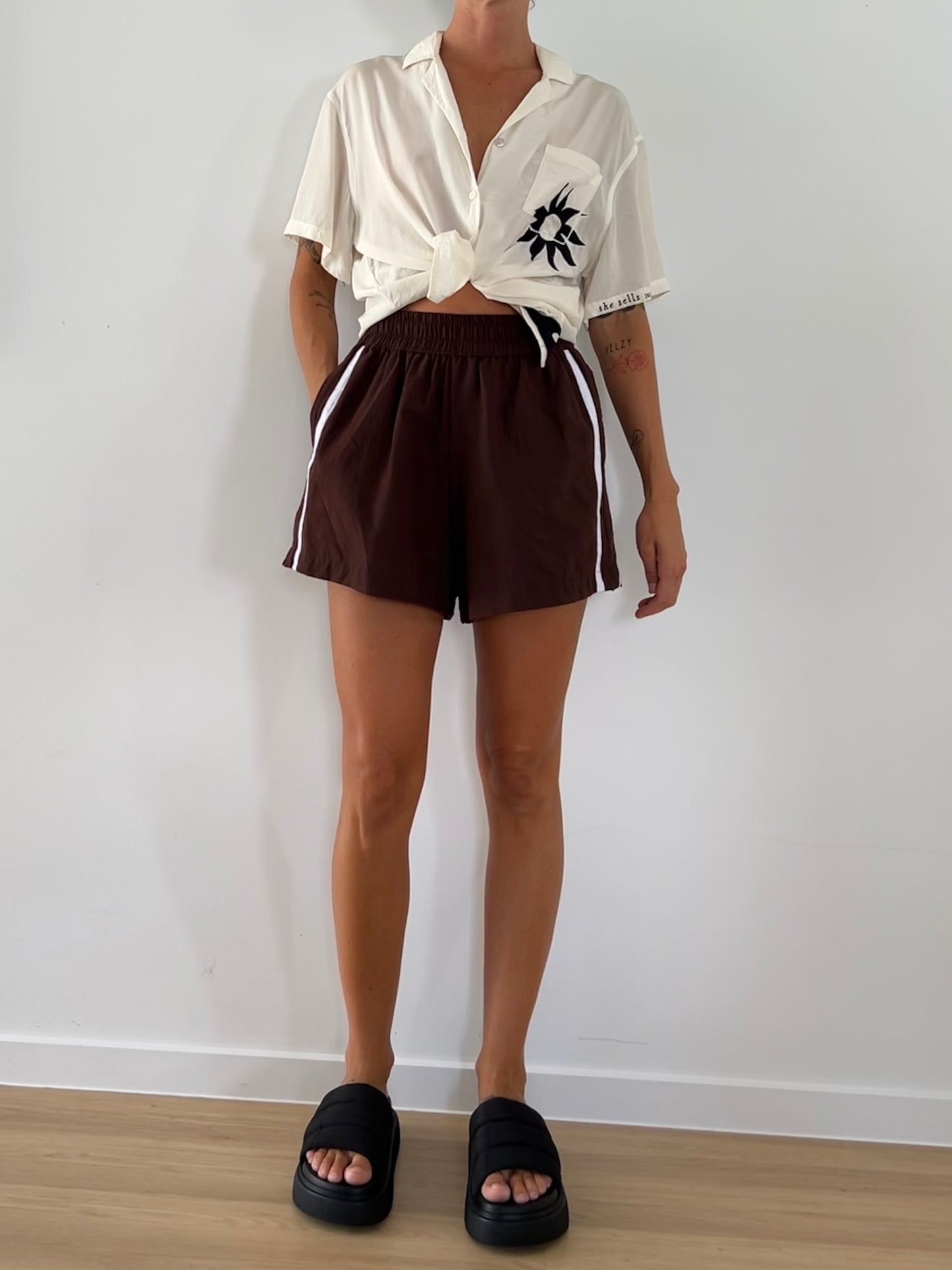 Near The Sea - Linen Racer Short - Chocolate
