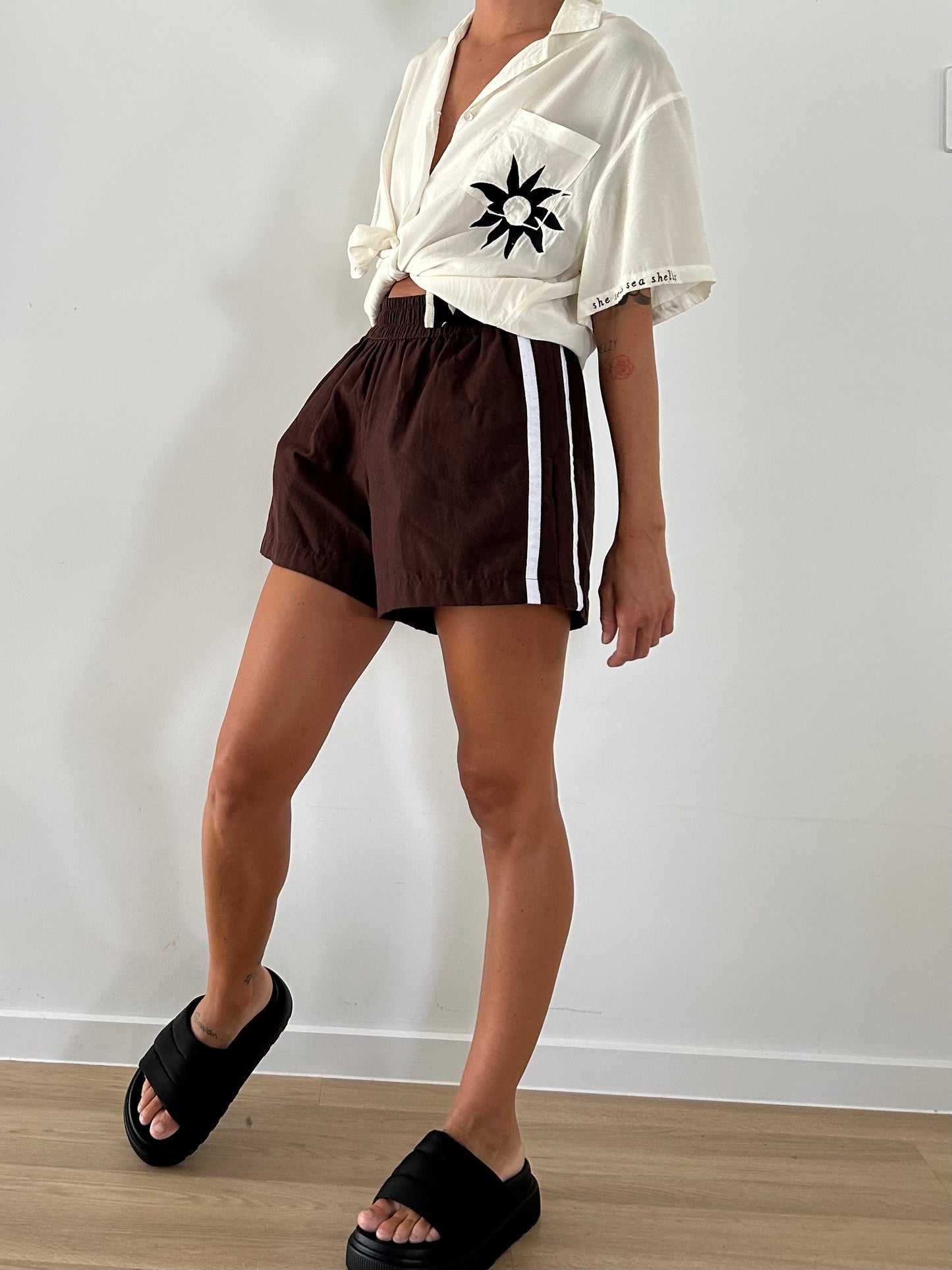 Near The Sea - Linen Racer Short - Chocolate